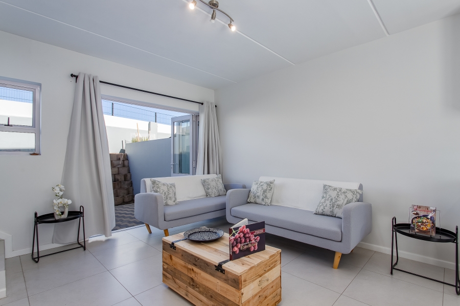 2 Bedroom Property for Sale in Honeydew Country Estate Western Cape